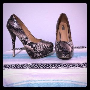 Size 6, closed toe heels 